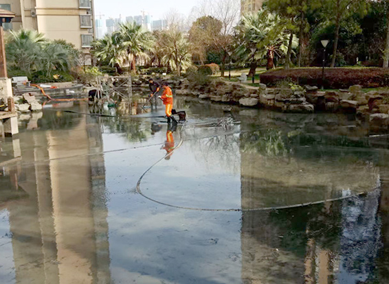 萨尔图景观池淤泥清理