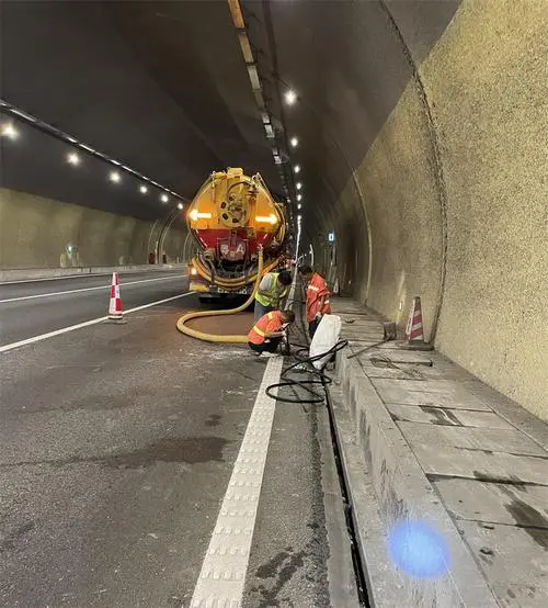 萨尔图隧道排水渠清淤